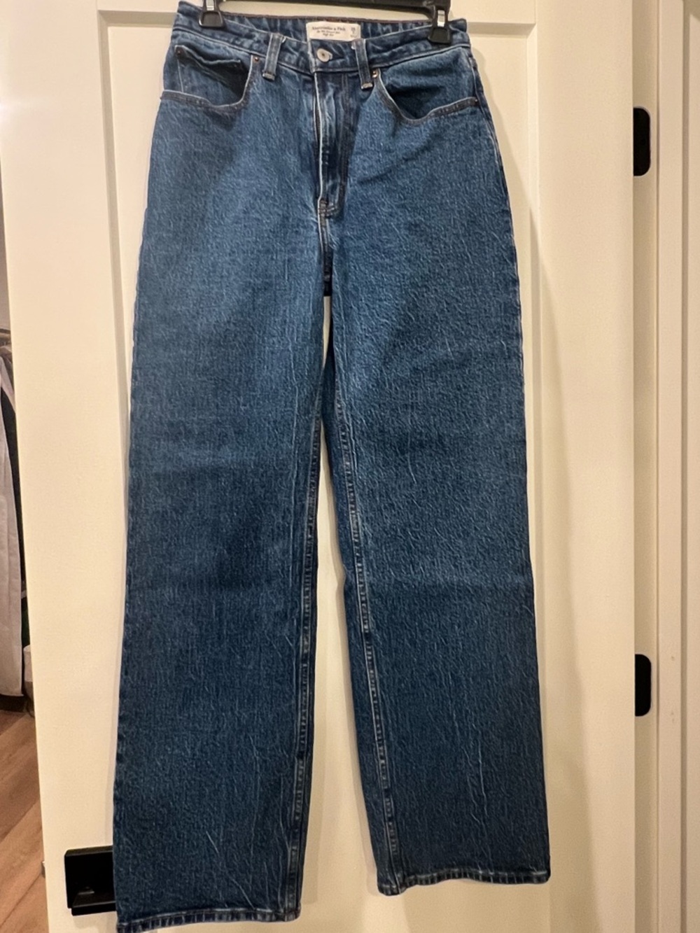 Abercrombie & Fitch High Rise 90s Relaxed. Dark wash. 2/26.